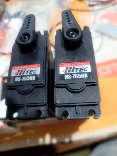 SERVO HITEC GIGANT PARA NAUTIMODELISMO AEROMODELISMO