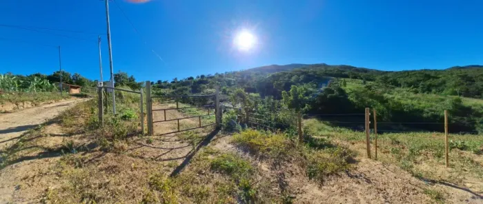 Sítio com 15.000 m2