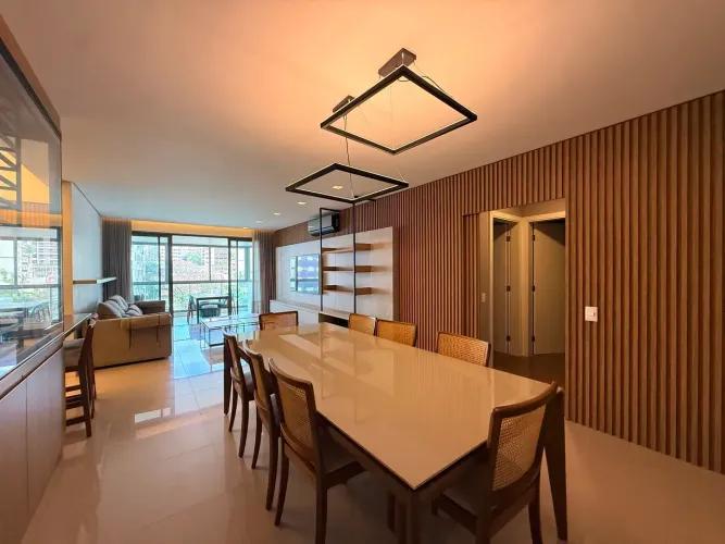 Lindo apartamento à venda, 3 Suítes, Finamente decorado e montado, venda completo, Centro