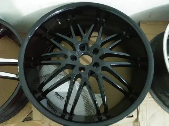 Rodas aro 22 5x108 22x8 et40 preta brilhante