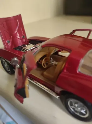 Miniatura Corvette Stingray 1963 1/32 (13,5 cm.) - Vermelho Metálico