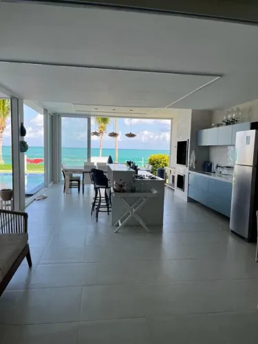 Casa com 06 quartos à beira mar da Praia dos Carneiros