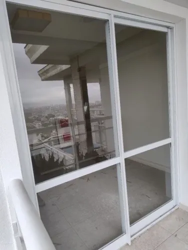 Diversas Portas Sacadas de Alumínio Completa 