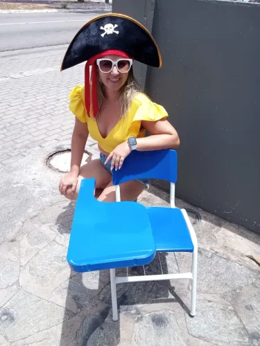 Cadeira escolar infantil em polipropileno 