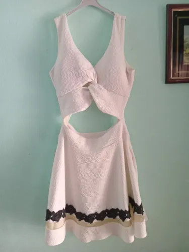 Vestido off white tam PP sem bojo
