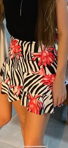 Mini Saia rodada com camadas 