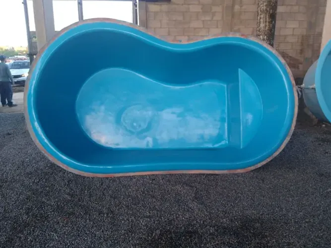 Piscina de fibra modelo feijão com degrau _ Só o casco