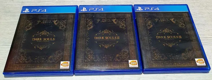 Jogos Ps4 Dark Souls 1, 2 e 3 (Trilogia Completa com Dlc's nos Discos)
