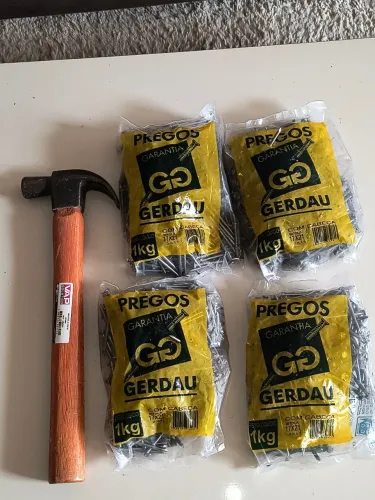 Martelo e 4kg de prego Gerdau 17x21