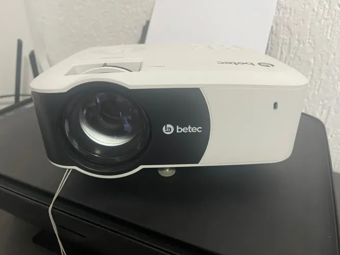 Projetor Betec BT728A
