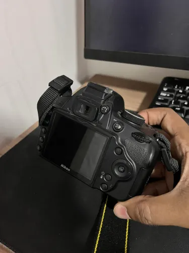 Camera Nikon D3200 + Lente 35mm + batery grip