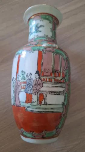 Vaso chinês em porcelana pintado a mão 