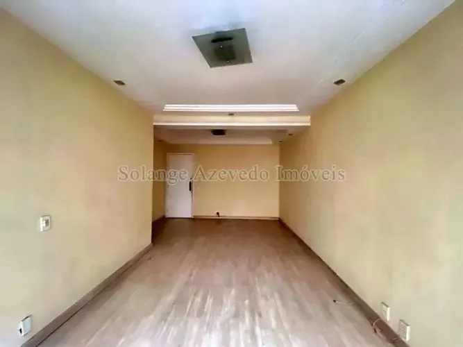 Apartamento na Rua Campos Sales na Tijuca.