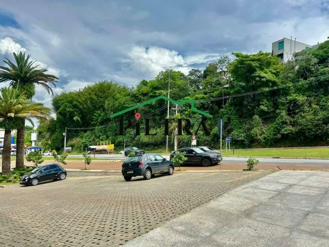 Sala ampla e excelente localização