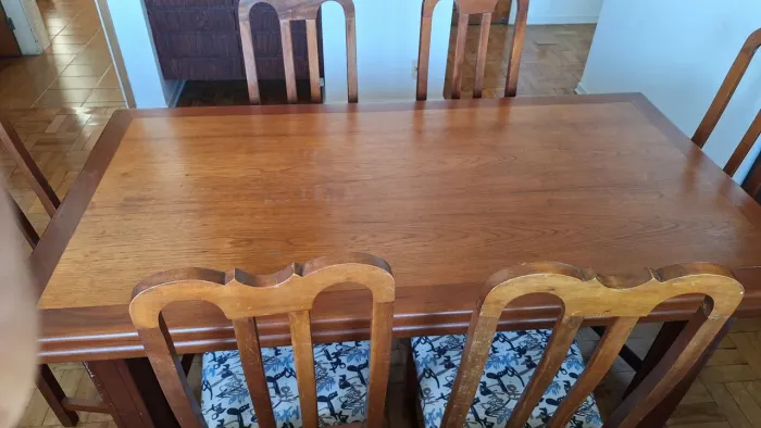 Mesa com 6 cadeiras madeira maciça