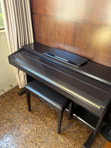 Piano Yamaha Arius YDP-V240