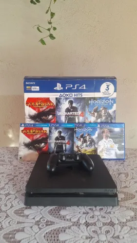 PlayStation 4 Slim - 500GB / 1 Controle / 4 Jogos