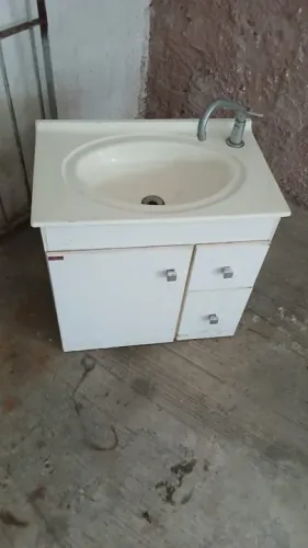 Gabinete com pia, torneira , rabicho para água, 2 gavetas, porta armario 