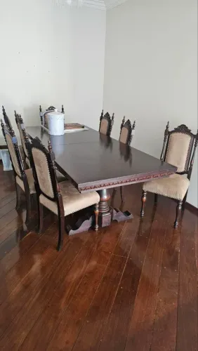 MESA  ANTIGA  RARA MADEIRA MACIÇA  COM 8 CADEIRAS 2.20 metros x 1 