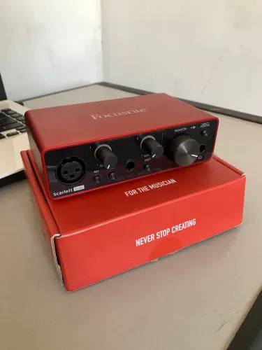 Interface de Áudio Focusrite Scarlett Solo 3 Geração 