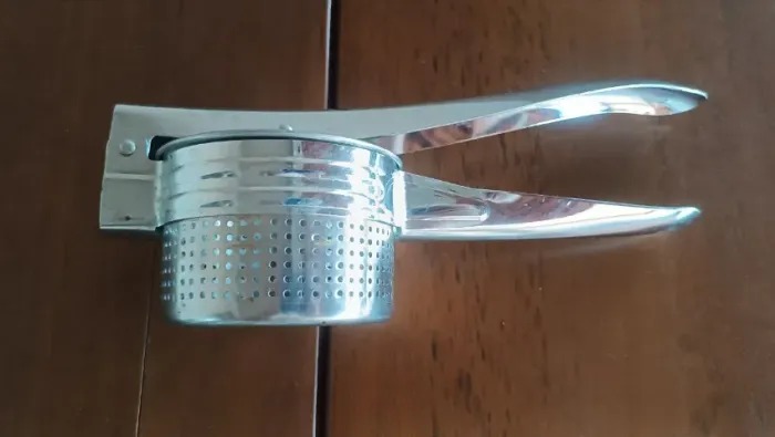Espremedor Amassador Inox de Batatas Legumes Manual Profissional Cozinha