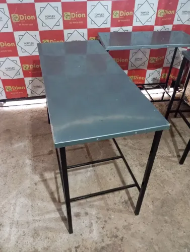 Mesa de Metal Industrial - Ideal para Oficina ou Cozinha