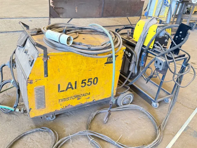 Máquina de solda ESAB LAI550 com cabeçote