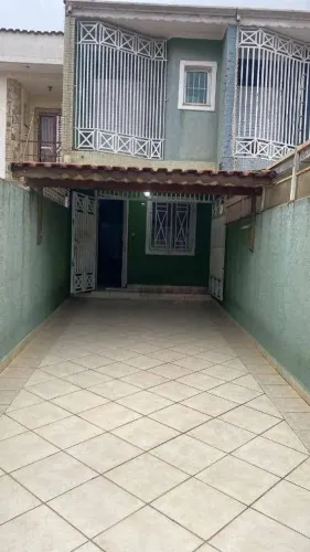 Sobrado com 3 dormitórios à venda, 133 m² por R$ 710.000,00 - Guilhermina Esperança - São