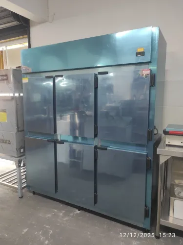 Bh Geladeira industrial inox 6P Kofisa 