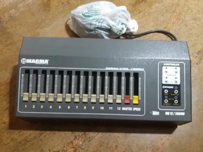 Mesa de Iluminação MAGMA MD12/2.000 W