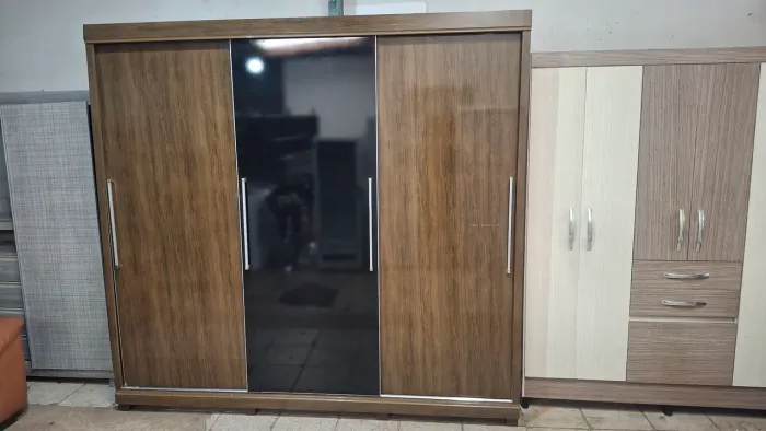 ROUPEIRO 3 PORTAS ATLÂNTIDA MOVEIS SEMI-NOVO 