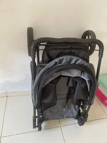 Carinho de bebê e bebe conforto