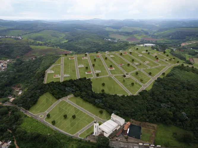 Lote à venda em Viçosa, Nova Era (300m²)  240m² de área construída, financiamento disponív
