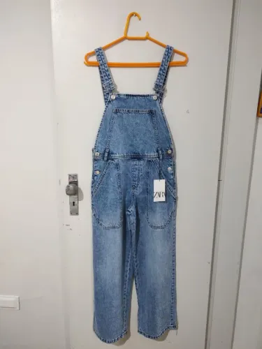 Macacão Jeans Zara -  Tamanho 13 anos.