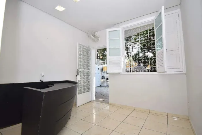 Barro Preto - Casa comercial para aluguel na Anuar Donato