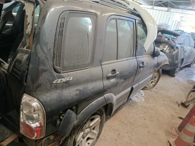 SUCATA JEEP TRACKER GM 2.0 SUV 4x4 completo - Peças e Acessórios