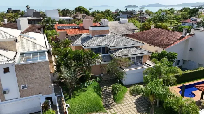 Casa em Jurerê internacional perto da praia - Florianópolis