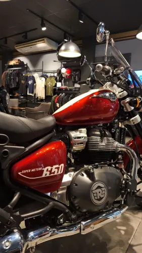 SUPER METEOR 650 CELESTIAL RED - HENRIQUE