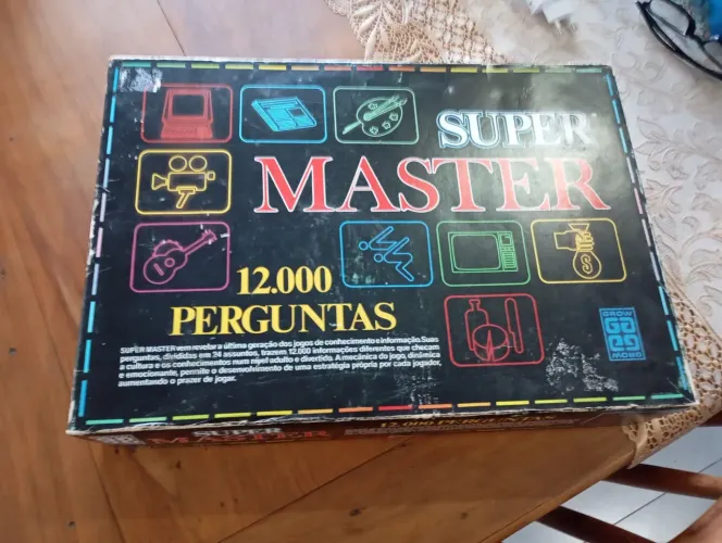 Jogo de Tabuleiro Super Master 12.000 Perguntas