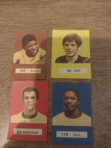 Lote de figurinhas coloridas álbum goleadores de 1970