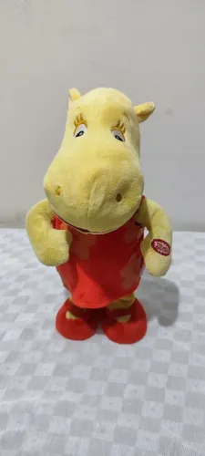 Boneca tacha que canta