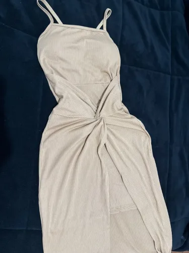 Vestido Midi Bege com Nó Frontal