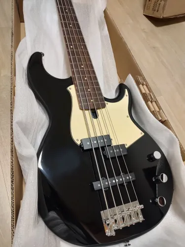 Contrabaixo yamaha BB 435