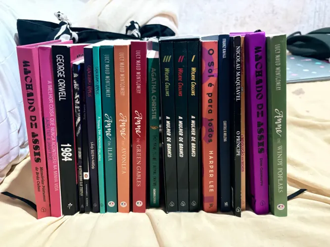 LIVROS DIVERSOS Á VENDA 