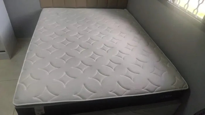 Cama Queen Box + Colchão Turim