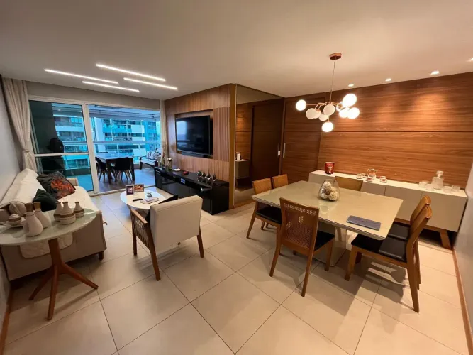 Alugo Apto com 121 m² com 3 quartos sendo 2 suítes no Farol