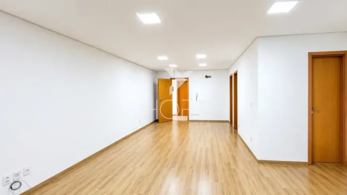 Sala comercial para locação com 47m² - 2 banheiros - 1 vaga de garagem - Avenida Duque de