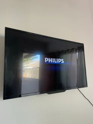 Vende se TV Philips - 32 polegadas - NÃO É SMART 