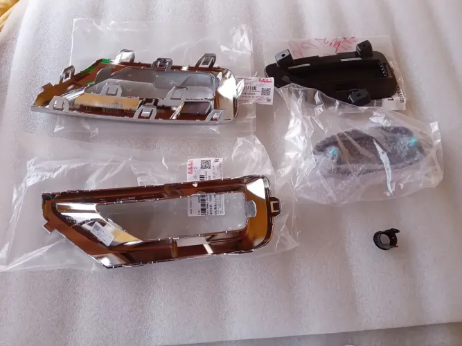 KITS MOUDURA E FRISO EMBLEMA SUPORTE DE SENSOR TIGGO5X