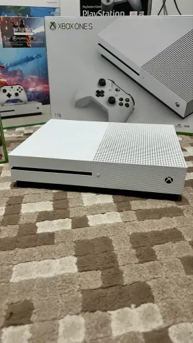 Xbox One S 500GB + GTA V & FIFA 25/ 26 & 03 Meses de Garantia ( Loja Física )